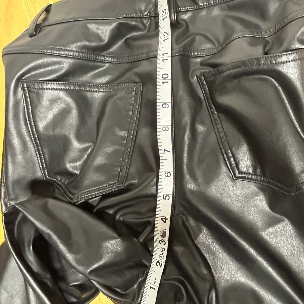 Women’s small faux leather stretch pants - Picture 4 of 9